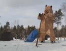  В Центральном парке появился гигантский восьмиметровый медведь