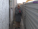  «Дежурная группа»: под окнами дома на 60 лет Октября вырос высокий забор
