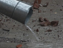  В Северном девушка провалилась в колодец, скрытый под водой