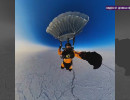  Лётчики впервые совершили прыжок из стратосферы на льдину в Арктике